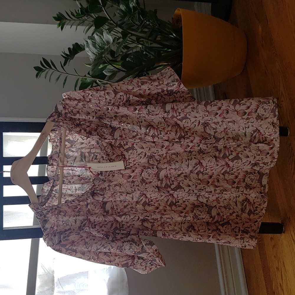 Solitaire Blouse new with tags